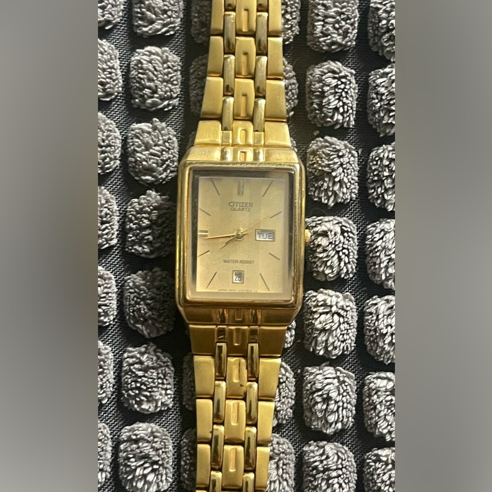 CITIZEN Vintage Gold Watch *RARE* Needs battery.